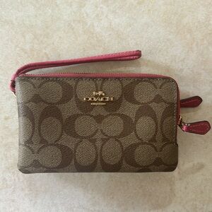 EUC COACH WRISTLET
